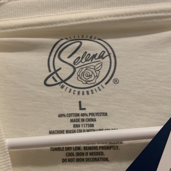 Women’s Selena Como La Flor Short Sleeve Graphic Tee - Picture 4 of 4